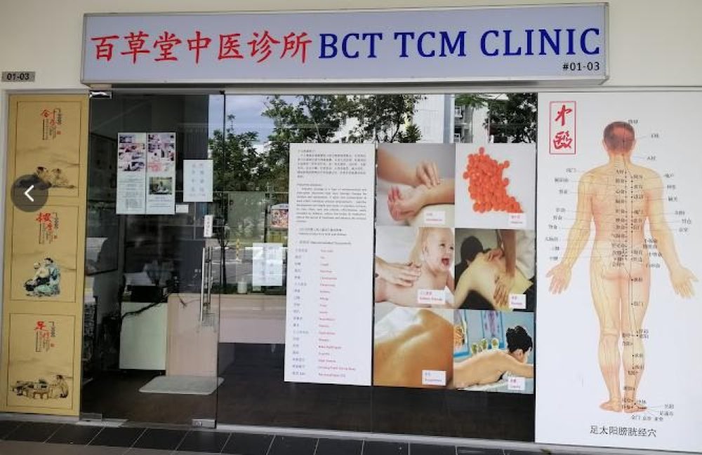 Premium AI Image | acupuncturist chinese herbal medicine traditional ...